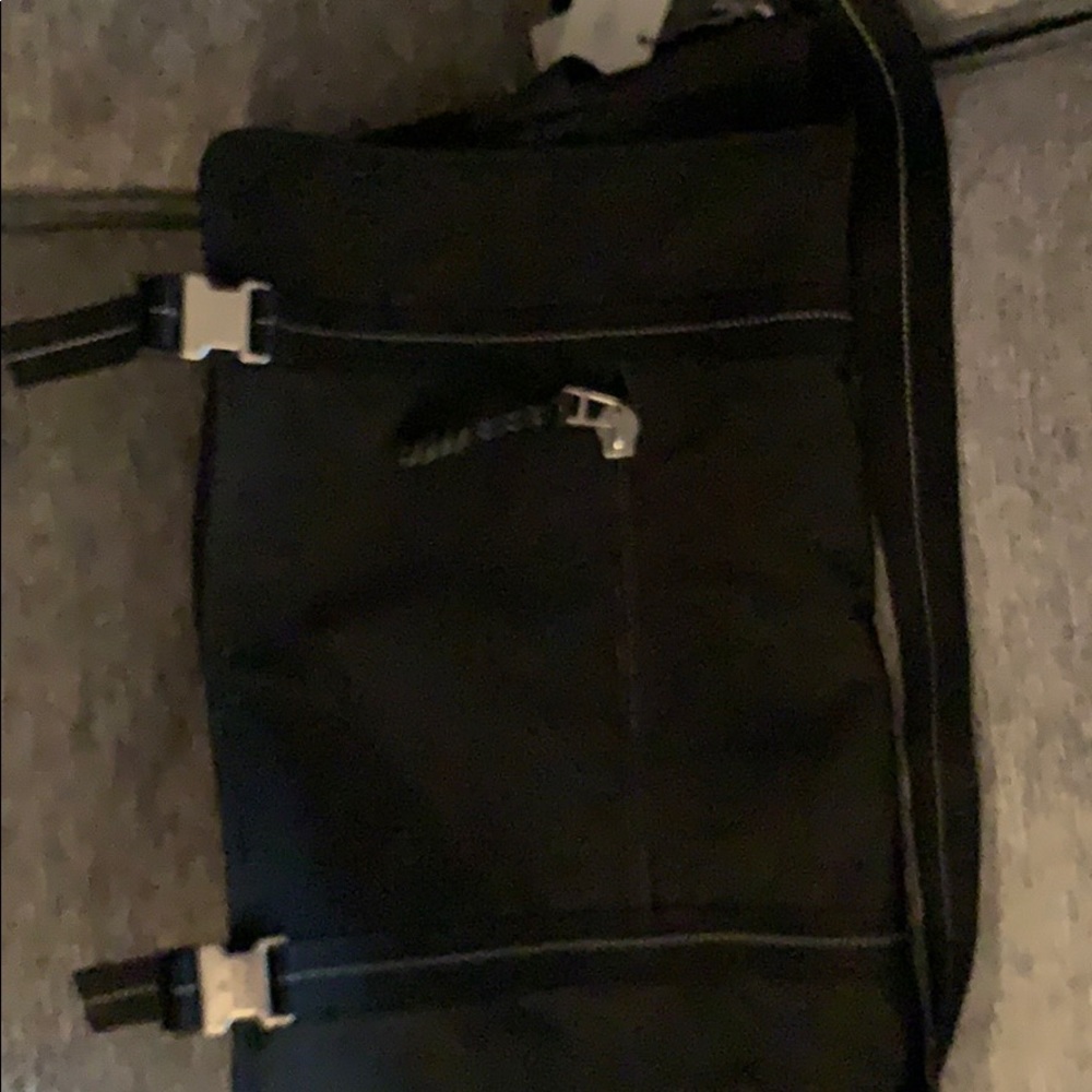FOSSIL BRAND NEW MESSENGER BAG